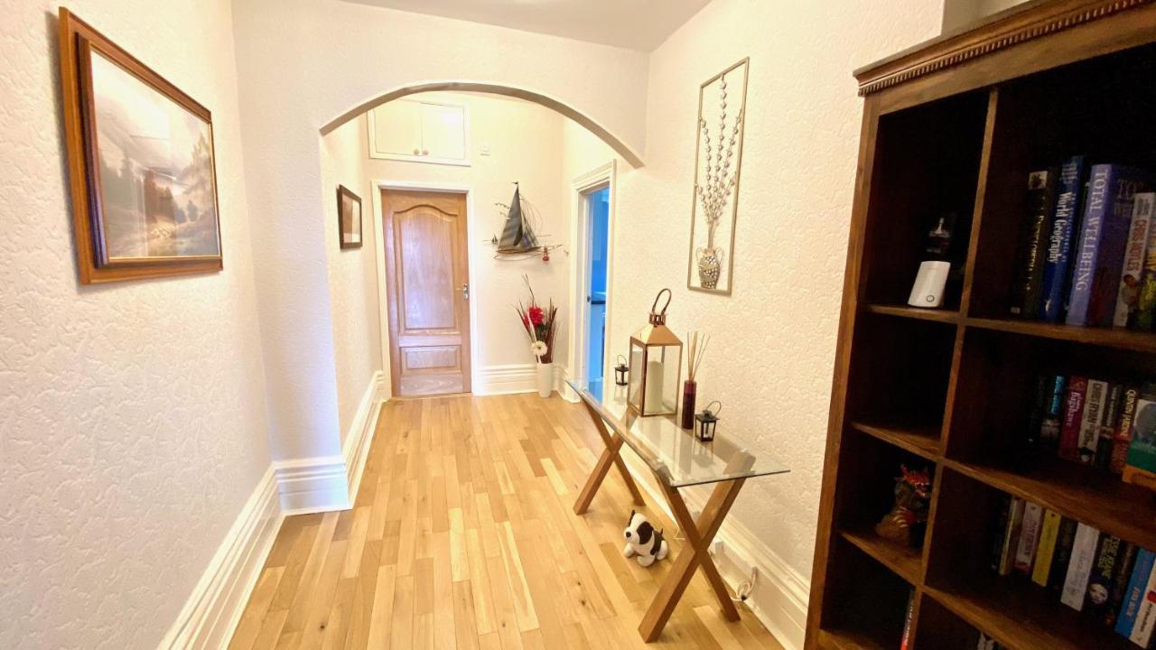 Torbay Rise - With Pool, Hot Tub, Sauna, Gym, Games And Cinema Room; Sea Views Holiday home Torquay