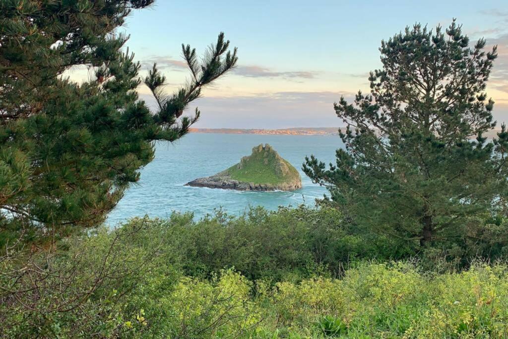 Corner - No.5 Walls Hill Torquay