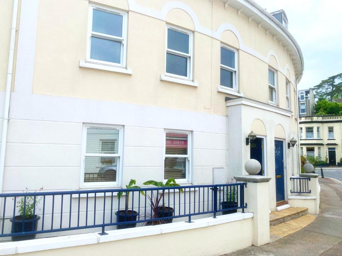Holiday home Lisburne Place - Luxury Three Bedroom Town House *