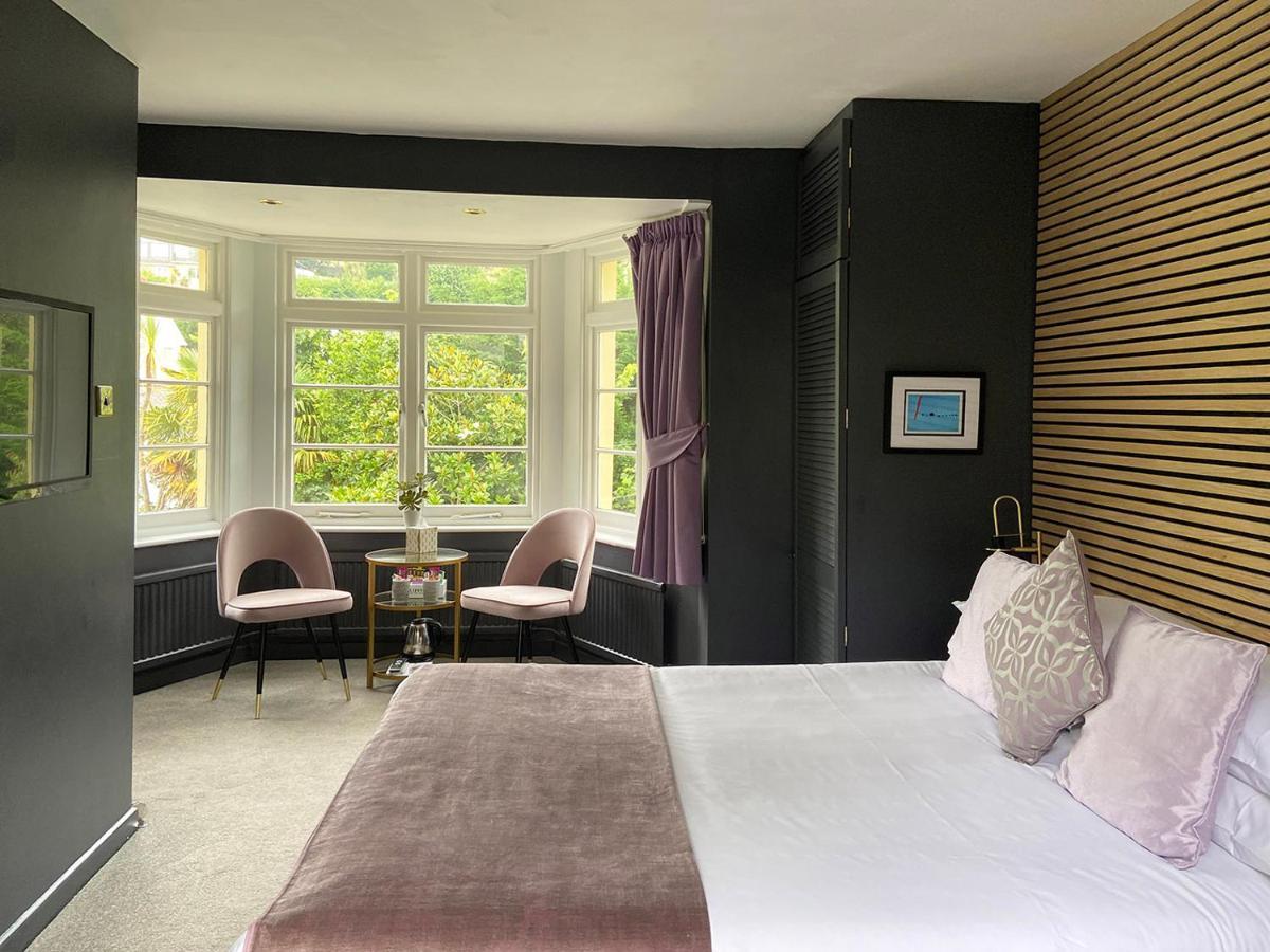 Meadfoot Bay 4*