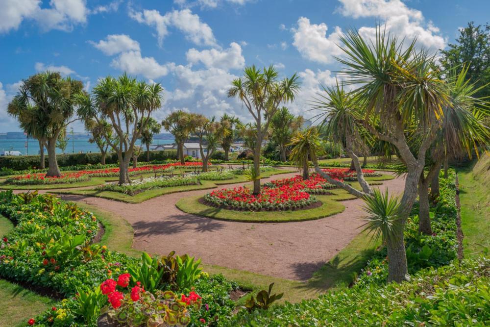 Torbay Rise - With Pool, Hot Tub, Sauna, Gym, Games And Cinema Room; Sea Views Holiday home