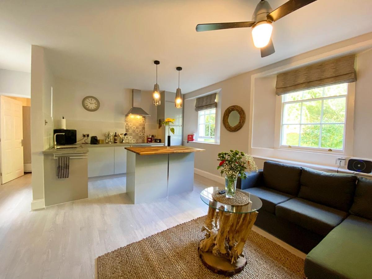 Meadfoot Bay At Hesketh Crescent Apartment