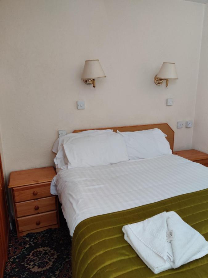 Inglewood Palm Hotel, Abbey Sands