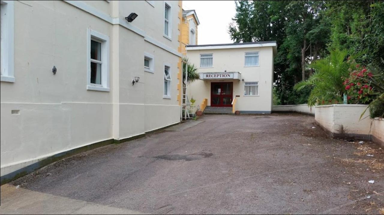 Inglewood Palm Hotel, Abbey Sands Hotel