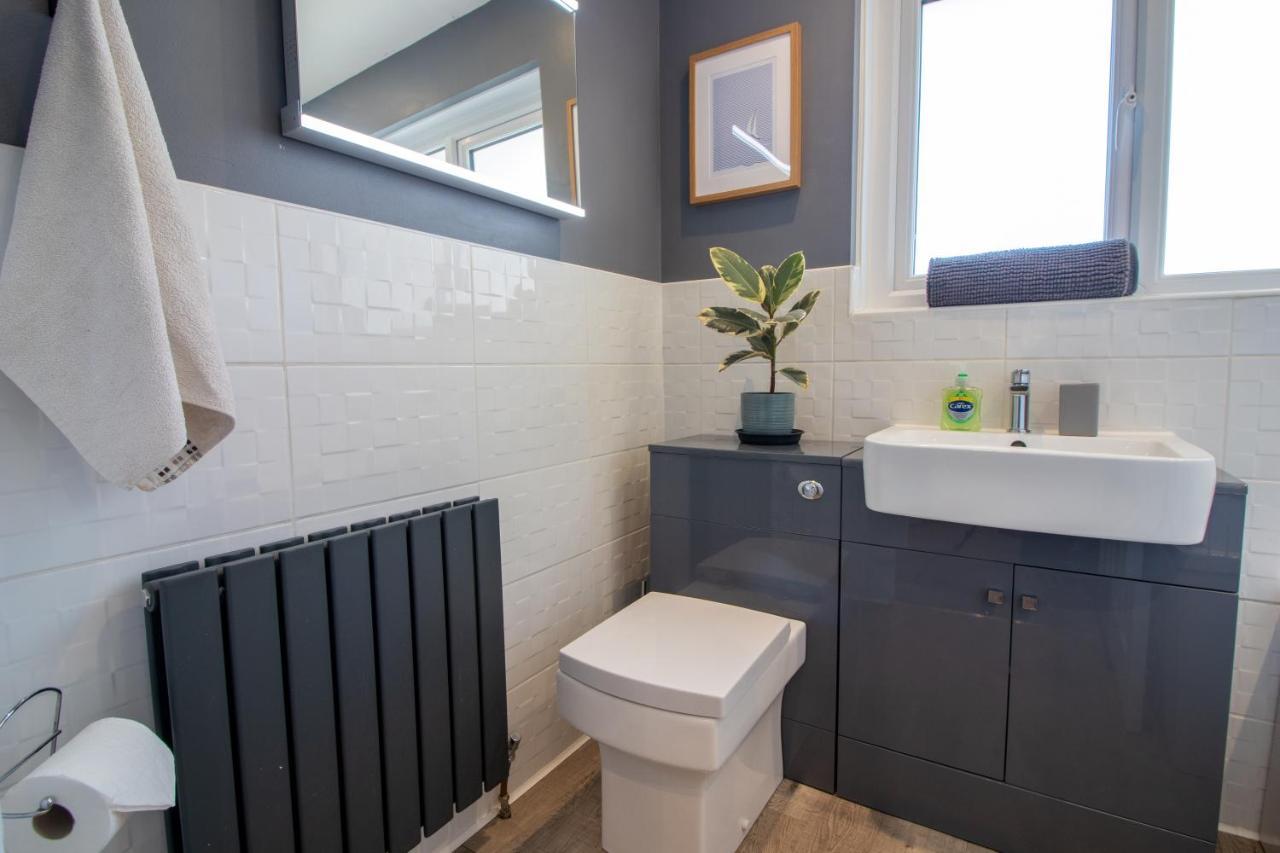 Shakespeare House-stylish Home, Modern Comforts *