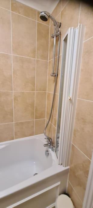 Beautiful 2-bed On Seafront Apartment *