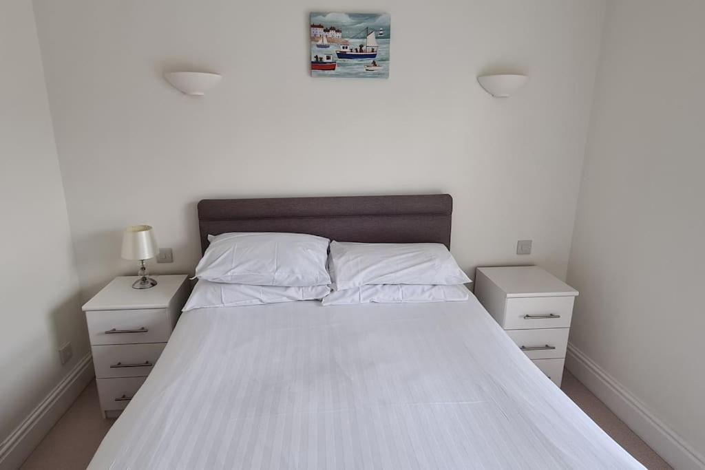 Beautiful 2-bed On Seafront