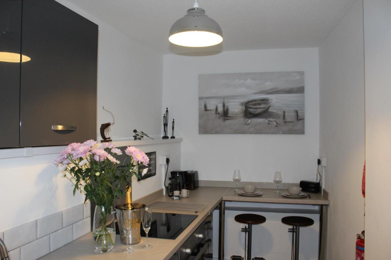 *hidden Gem* Stylish Apartment* Walk To * Torquay