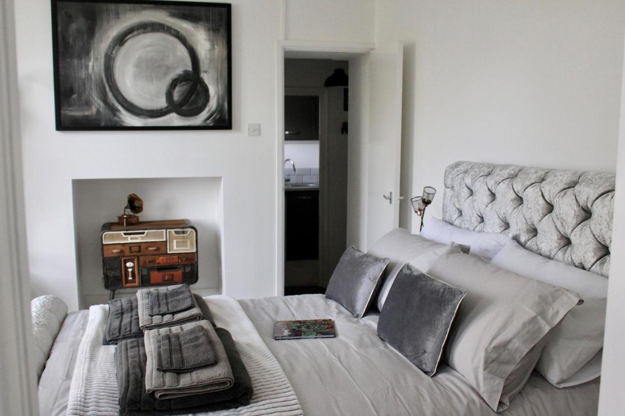 *hidden Gem* Stylish Apartment* Walk To Torquay