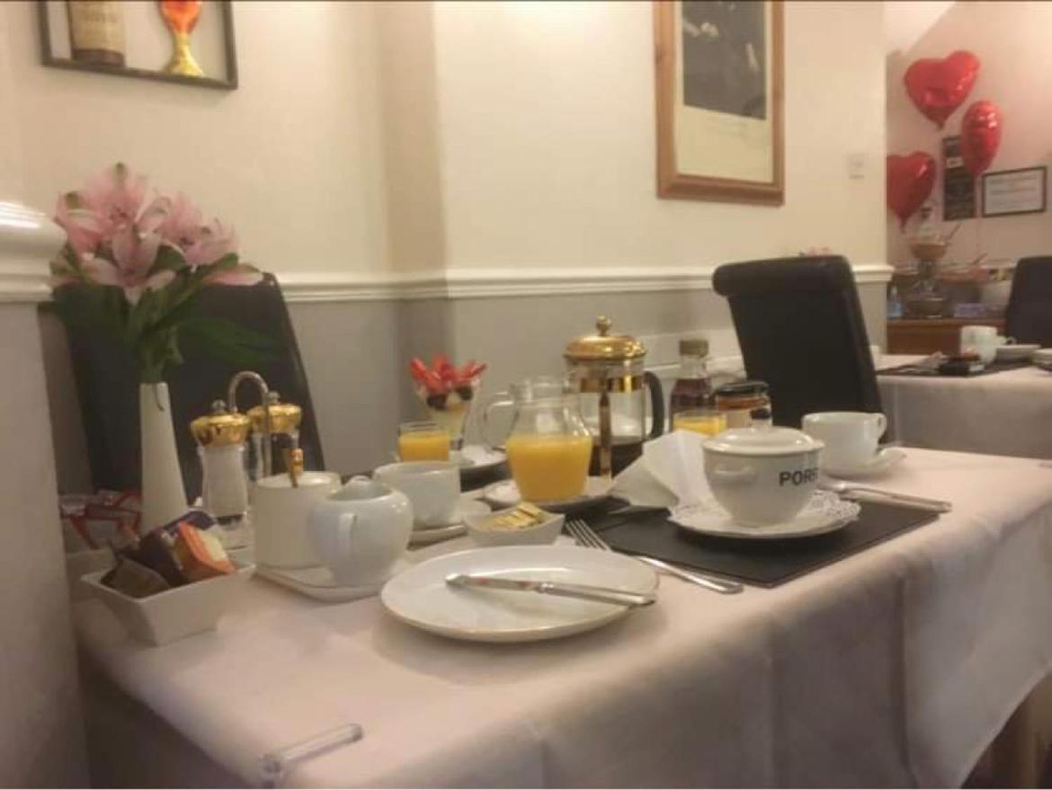 Crowndale - Exclusively For Adults Acomodação com café da manhã 
