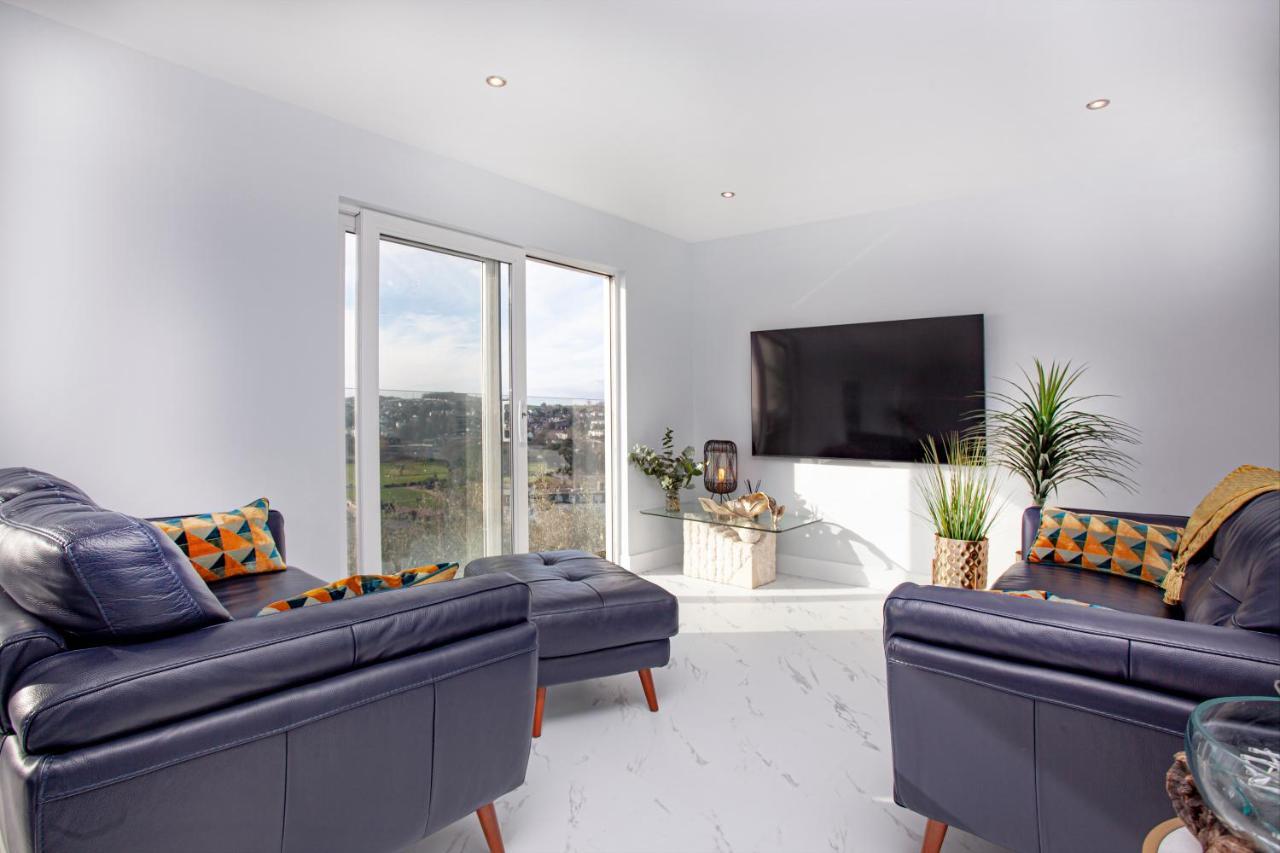 Apartment De'nada, Vernon Court