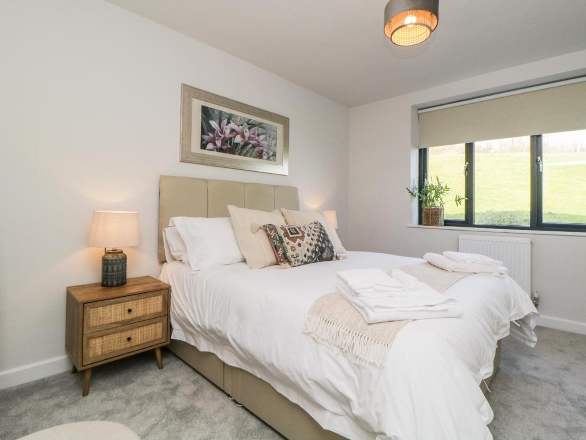 7 Oystercatcher Court