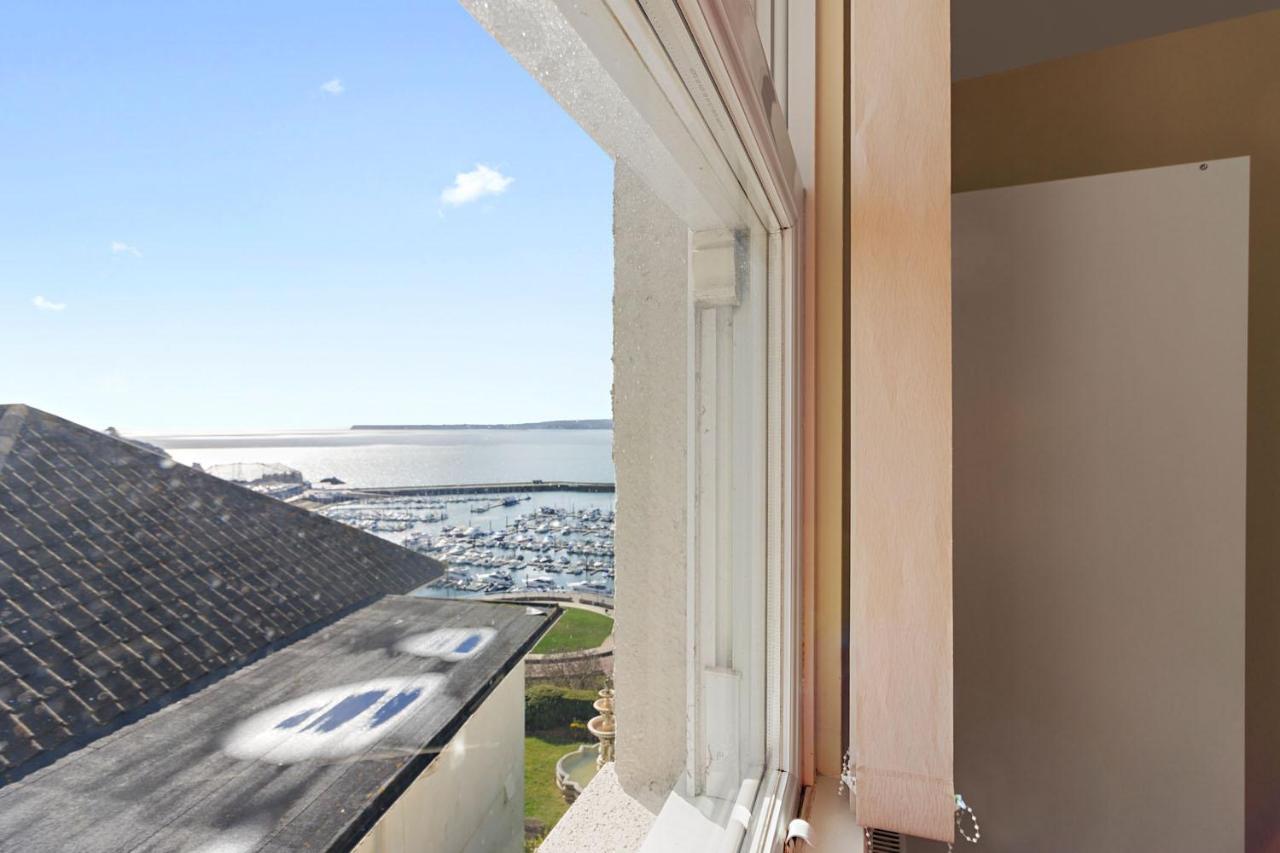 Spacious Seaside Two Bed Apartment *