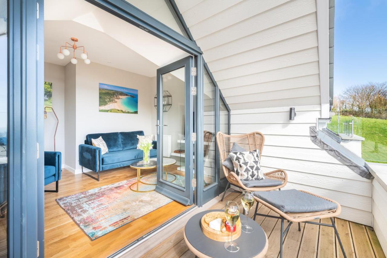 Apartment 10 Oystercatcher Court - Stylish Penthouse With Stunning Sea Views *