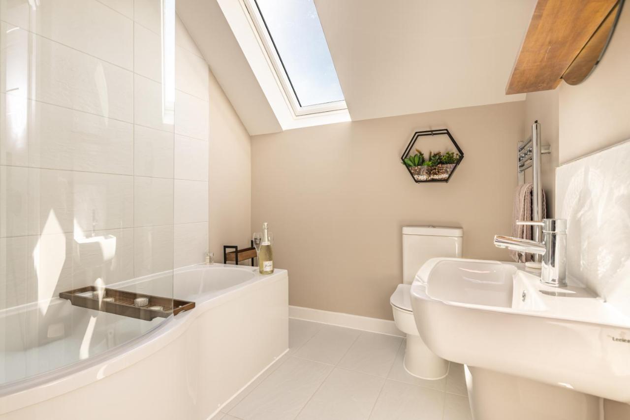 Apartment 10 Oystercatcher Court - Stylish Penthouse With Stunning Sea Views *