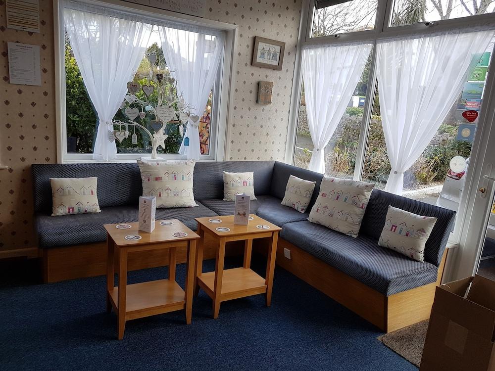Grosvenor House Guest house 4*
