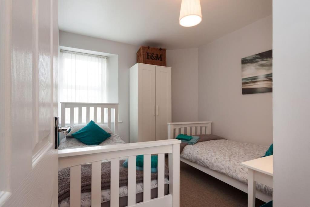Apartment Picturesque Mews Perfect Location Steps From Harbour And Beaches