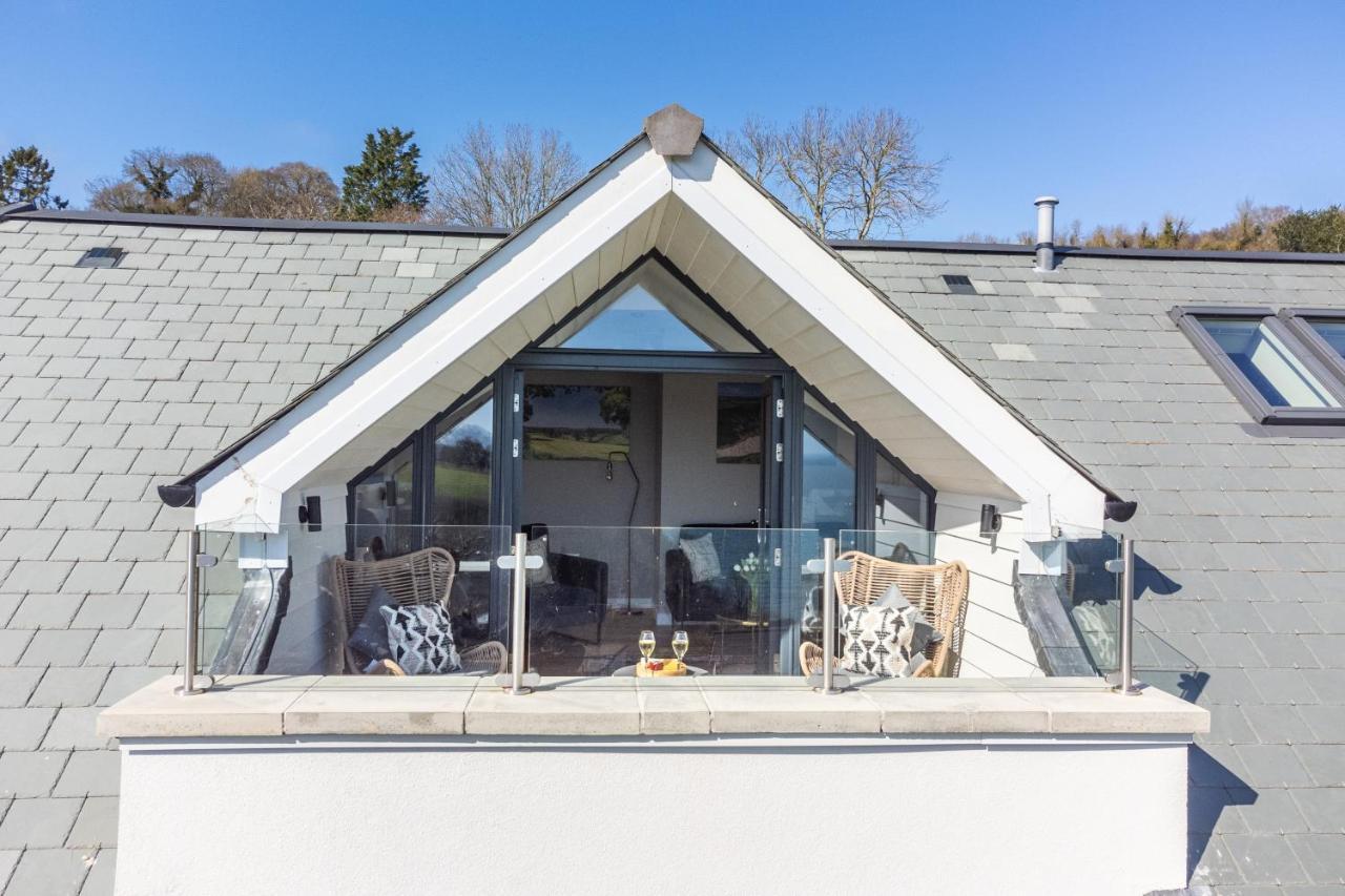 Apartment 10 Oystercatcher Court - Stylish Penthouse With Stunning Sea Views