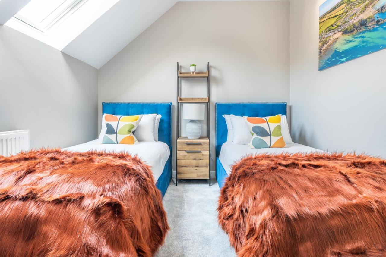 10 Oystercatcher Court - Stylish Penthouse With Stunning Sea Views