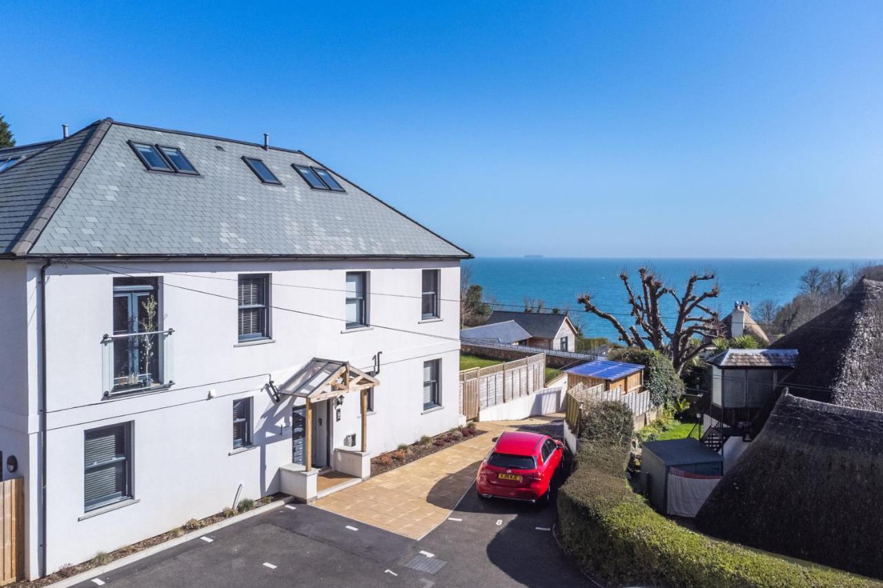 10 Oystercatcher Court - Stylish Penthouse With Stunning Sea Views *