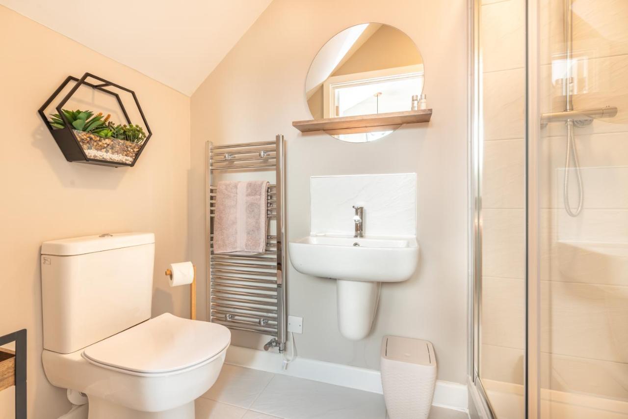 Apartment 10 Oystercatcher Court - Stylish Penthouse With Stunning Sea Views