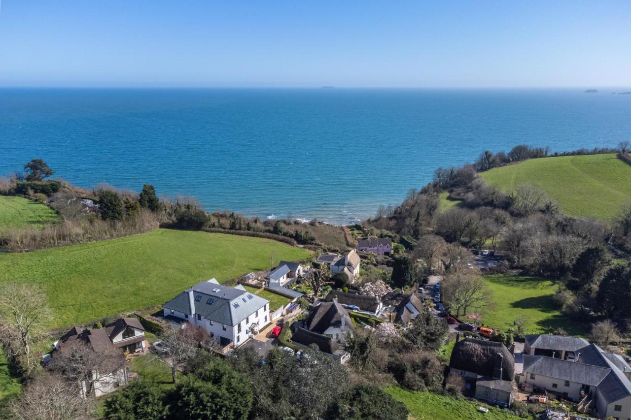 10 Oystercatcher Court - Stylish Penthouse With Stunning Sea Views Apartment *