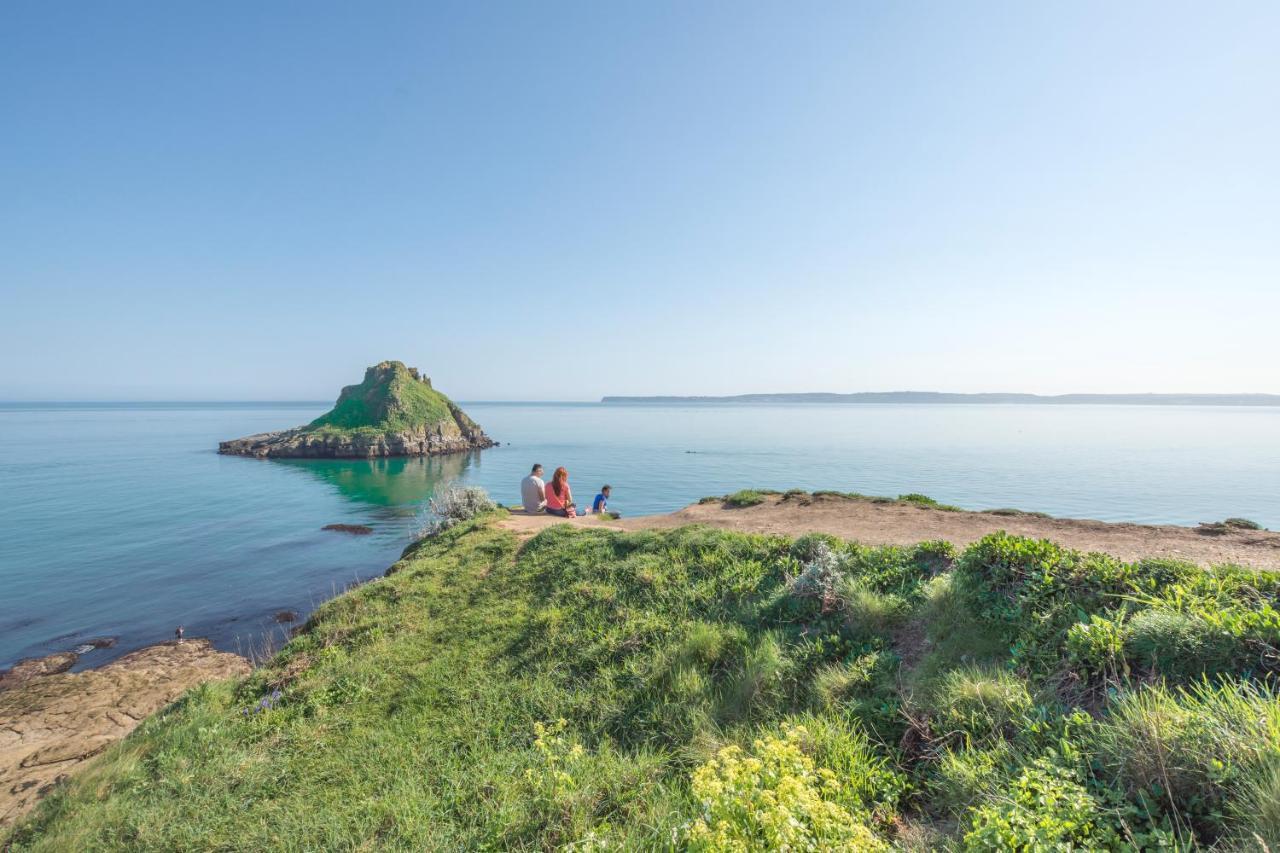 10 Oystercatcher Court - Stylish Penthouse With Stunning Sea Views * Torquay