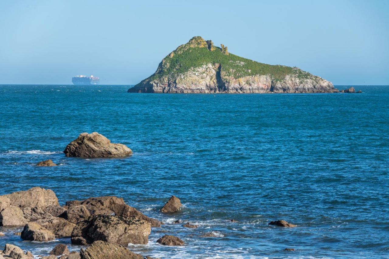 10 Oystercatcher Court - Stylish Penthouse With Stunning Sea Views Apartment