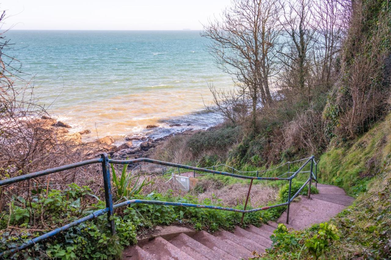 10 Oystercatcher Court - Stylish Penthouse With Stunning Sea Views