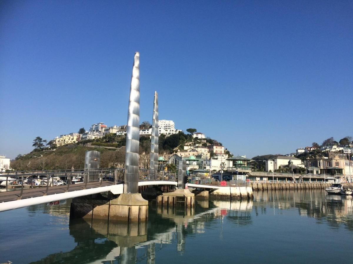 Picturesque Mews Perfect Location Steps From Harbour And Beaches Apartment