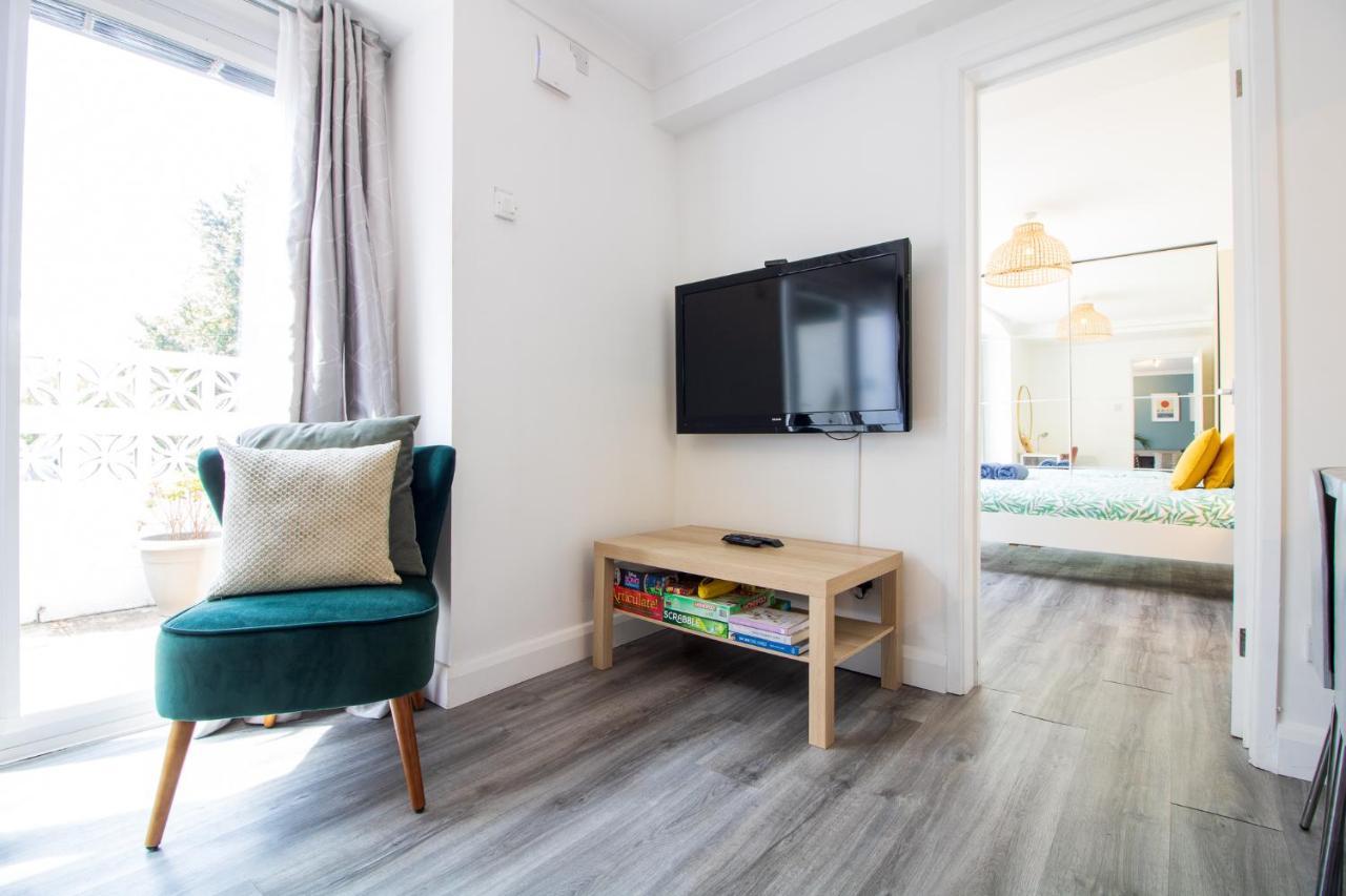 Sunways, Quiet South Facing Terrace, Walk To Beach! * Torquay