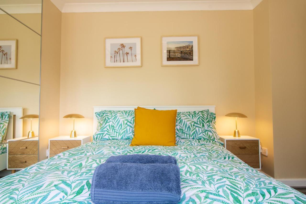 Sunways, Quiet South Facing Terrace, Walk To Beach! Apartment *