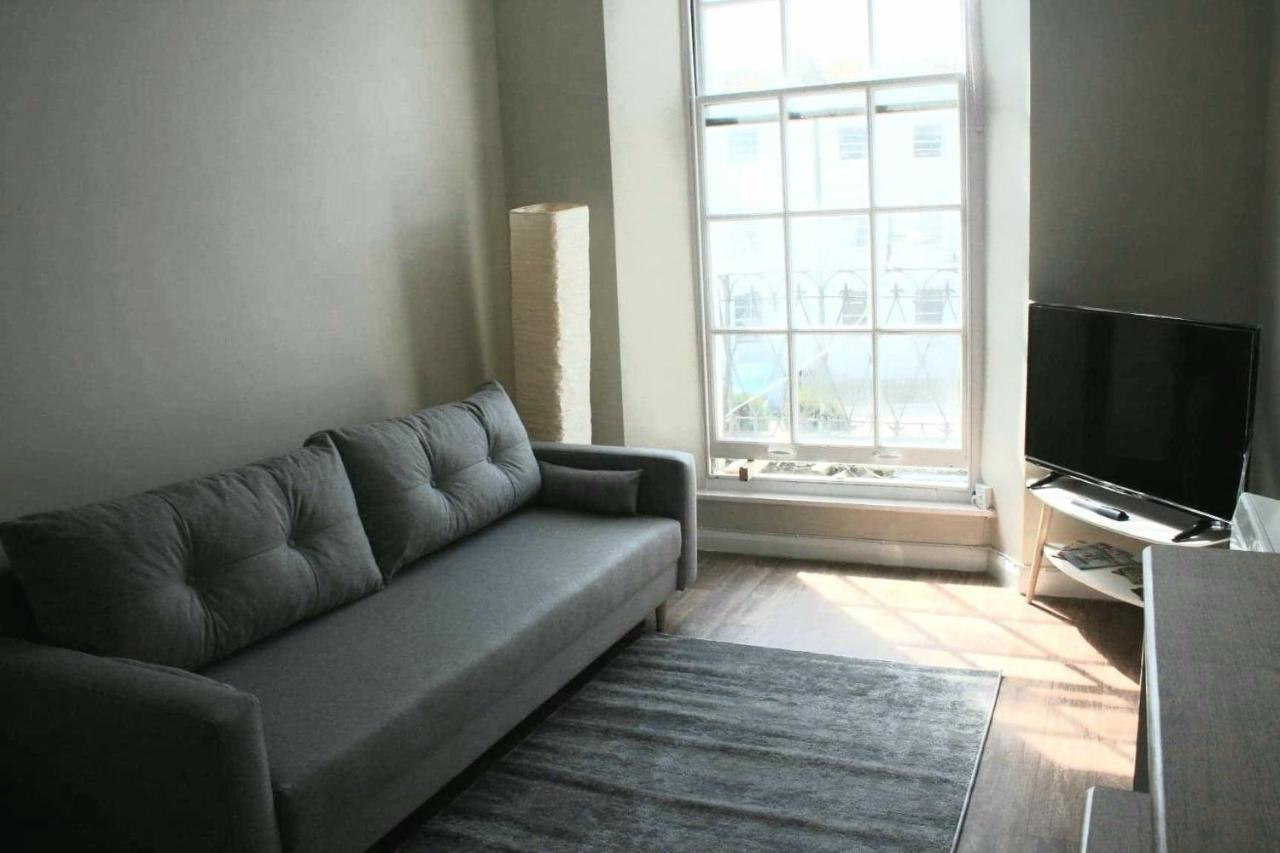 Apartment No 5 *