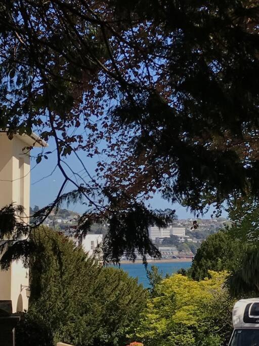 Apartment * Popular * Stunning Quiet By The Sea Torquay