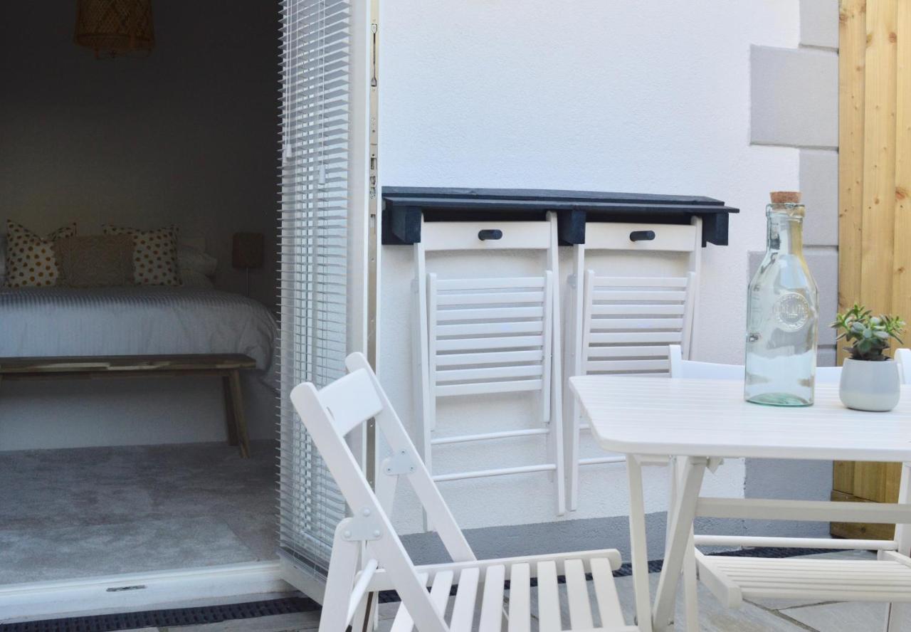 Modern Close To Town Free Parking, Free Wifi, Dogs Allowed, Torquay, Sleeps Four * Torquay