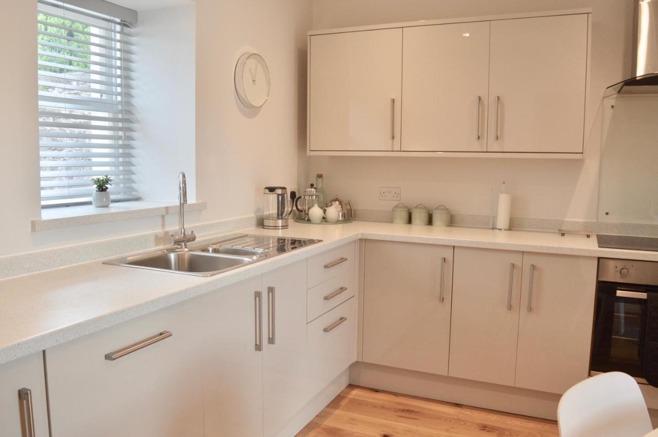 Modern Close To Town Free Parking, Free Wifi, Dogs Allowed, Torquay, Sleeps Four