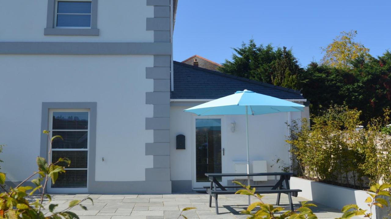 Holiday home Modern Close To Town Free Parking, Free Wifi, Dogs Allowed, Torquay, Sleeps Four Torquay