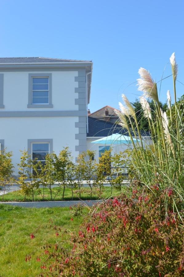 Modern Close To Town Free Parking, Free Wifi, Dogs Allowed, Torquay, Sleeps Four Holiday home Torquay