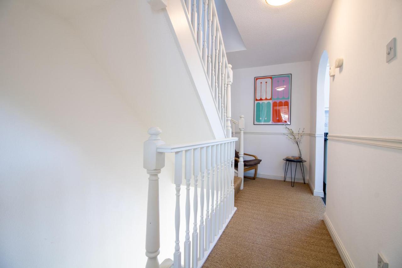 Laurels- 3-beds, Parking, Short Walk To Holiday home *
