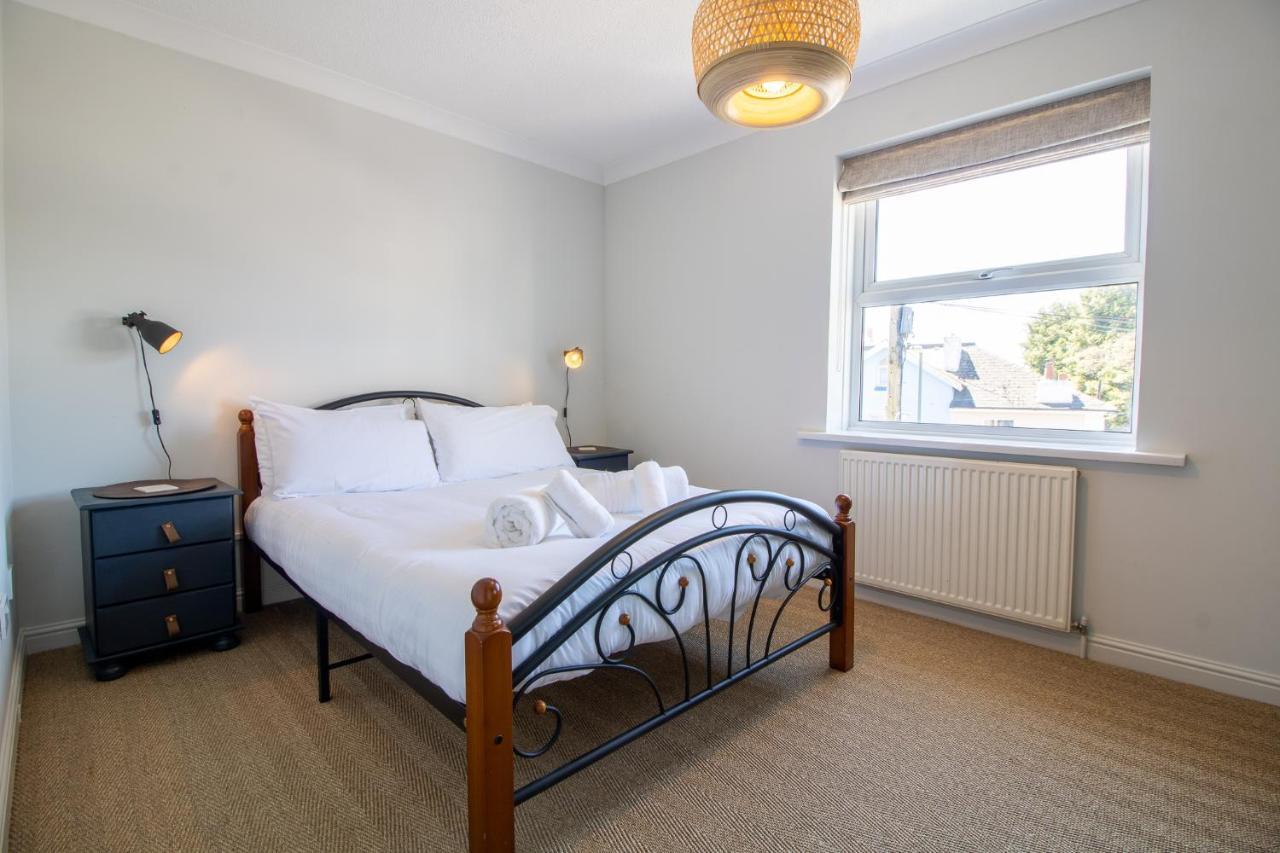 Laurels- 3-beds, Parking, Short Walk To Holiday home