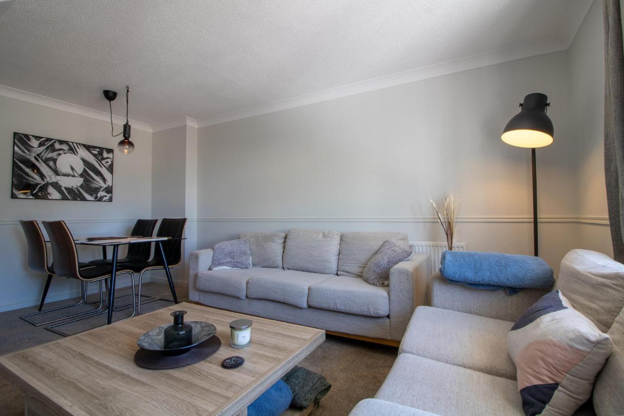 Laurels- 3-beds, Parking, Short Walk To *