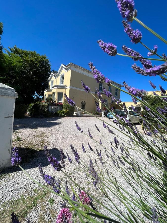 Large Three Bed Two Bathroom Flat In