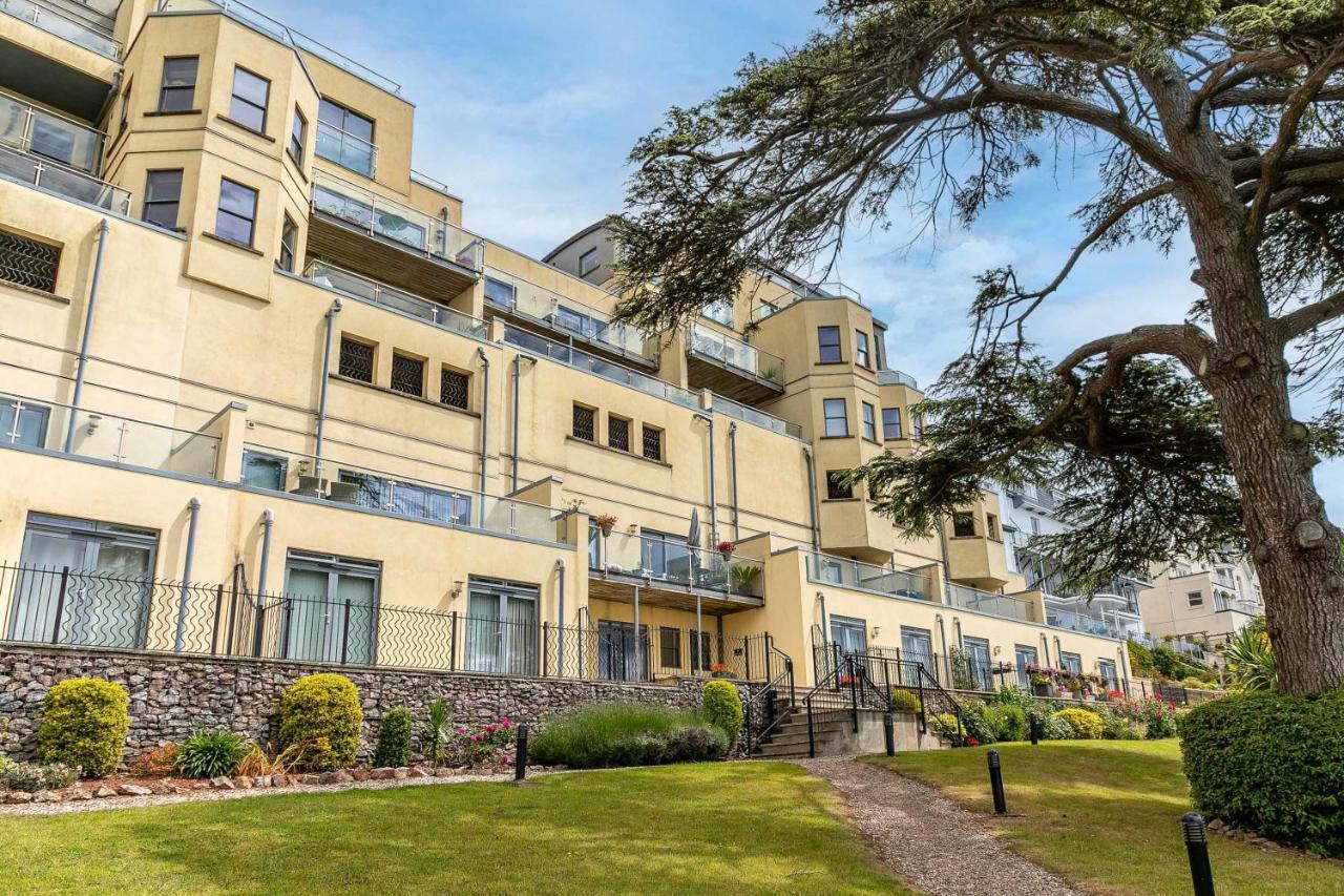 A7 Masts - Striking Beach Bolthole With Beautiful Sea Views Private Balcony & Parking * Torquay