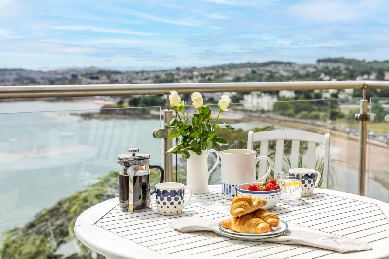 A7 Masts - Striking Beach Bolthole With Beautiful Sea Views Private Balcony & Parking