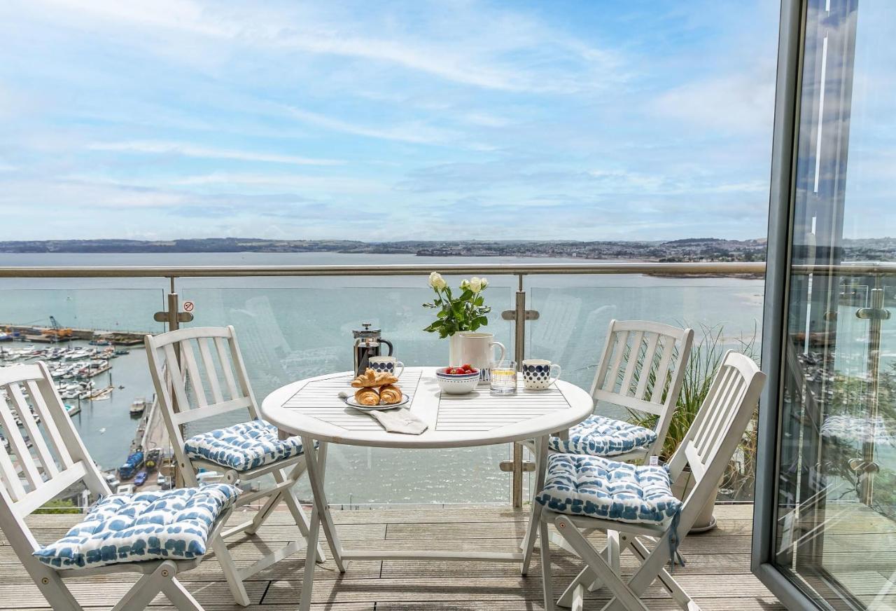 A7 Masts - Striking Beach Bolthole With Beautiful Sea Views Private Balcony & Parking * Torquay