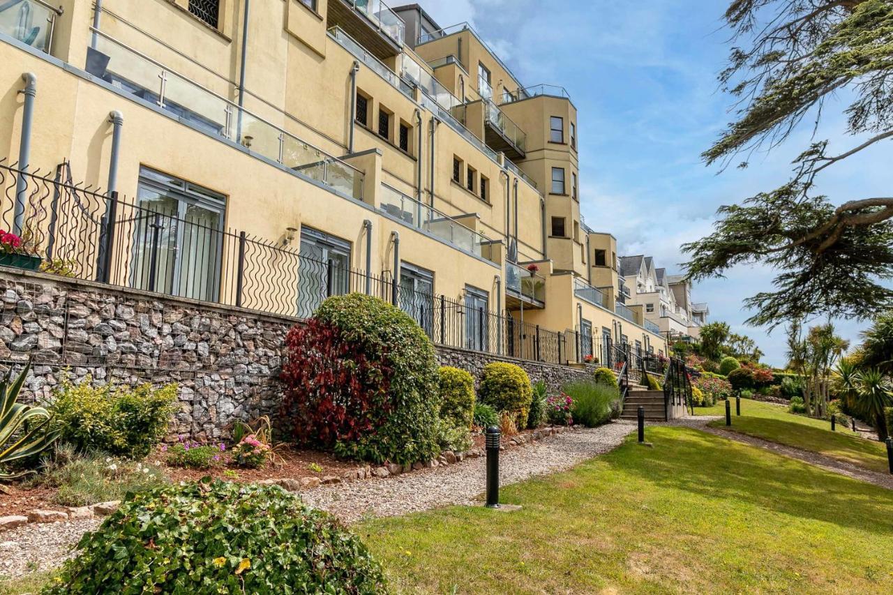 Apartamento A7 Masts - Striking Beach Bolthole With Beautiful Sea Views Private Balcony & Parking *