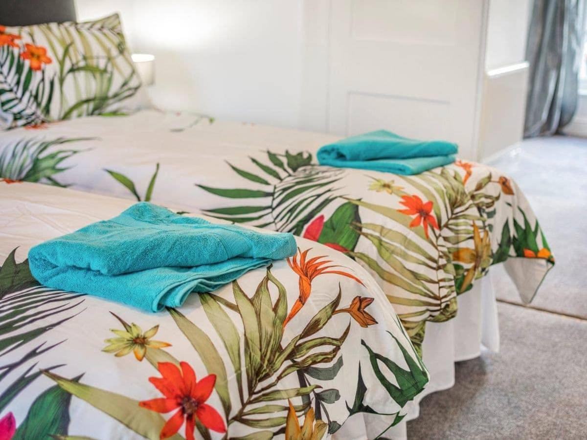 Lovely Heather House 1 King 1 Double 4 Single Beds Holiday home