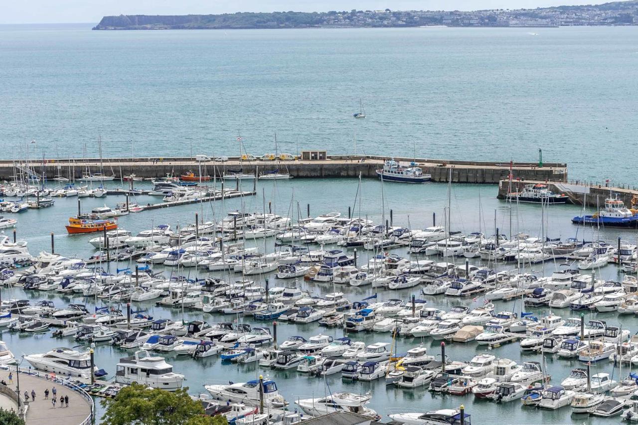 Apartamento A7 Masts - Striking Beach Bolthole With Beautiful Sea Views Private Balcony & Parking *