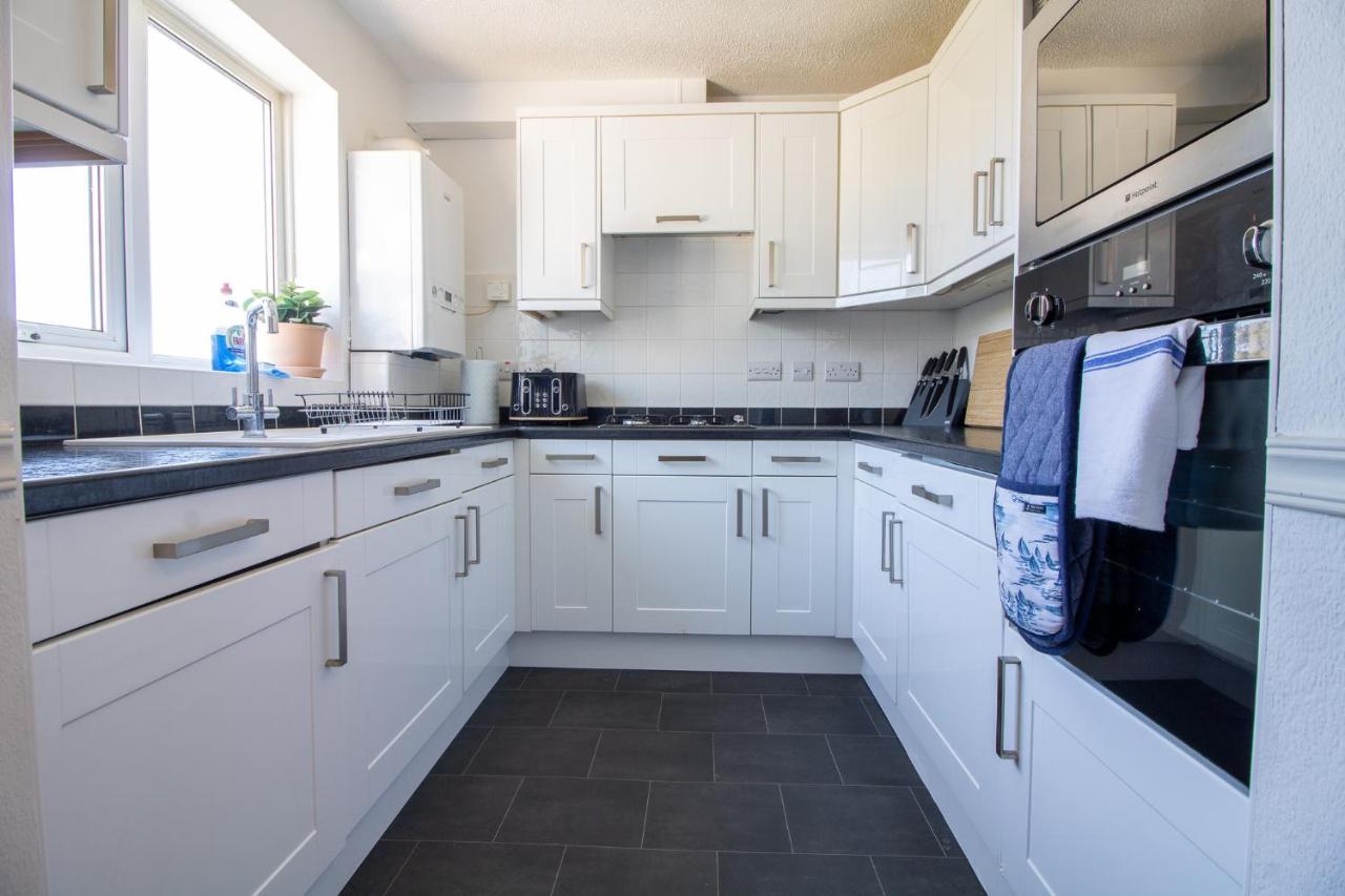 Holiday home Laurels- 3-beds, Parking, Short Walk To