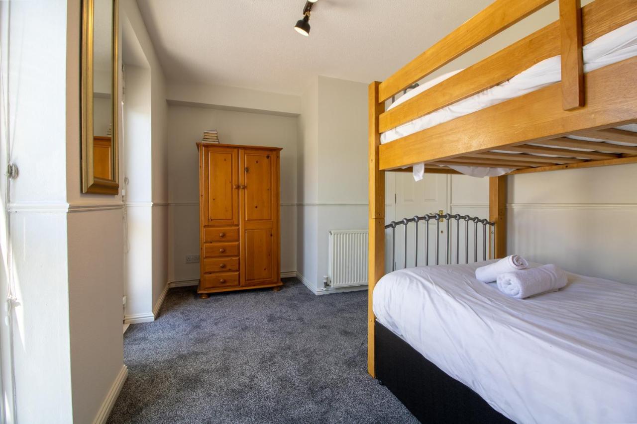 Holiday home Laurels- 3-beds, Parking, Short Walk To